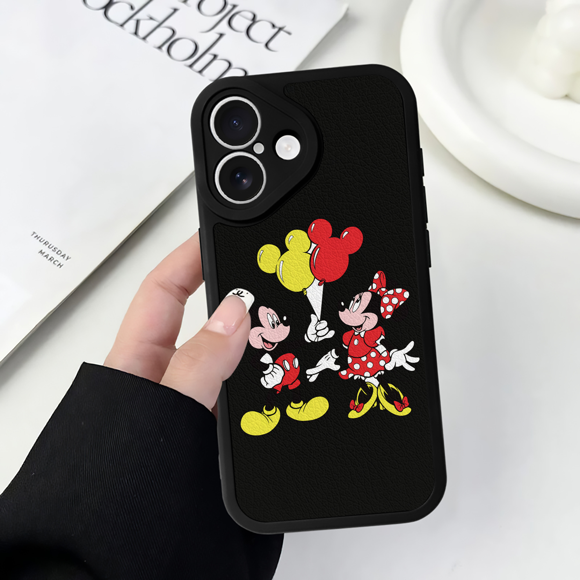 （画像用） ミッキーマウス Mickey Mouse 【iPhone 16シリーズ対応】シリコンスマホケース（レザー調） 材質：シリコン